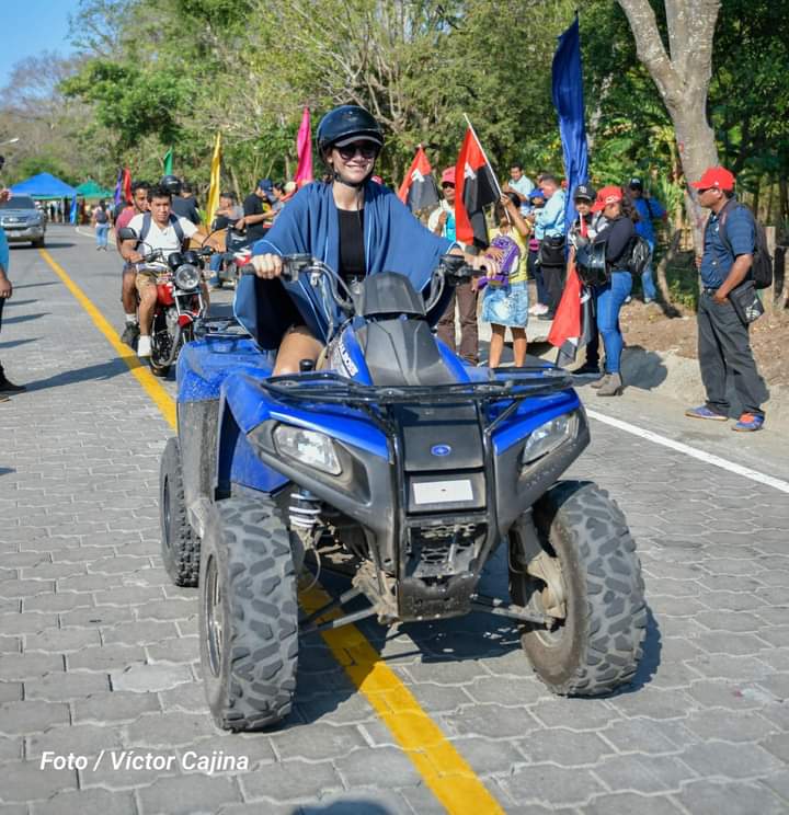 abelalexanderl2's tweet photo. Nuestro Gobierno de Reconciliación y Unidad Nacional, a través del MTI, inauguró un tramo de la carretera “Santa Cruz–Mérida”, en el Municipio de Altagracia, Isla de Ometepe, Departamento .🌋

#NuevasVictorias #LeonRevolucion #PLOMO19 @CarlosEmilioDH @BERINGESQUIVEL @NicaSoberana https://t.co/lPNVujb3SX