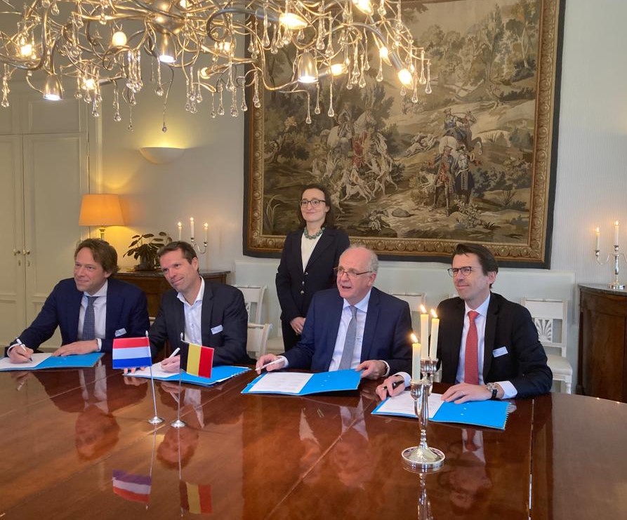 BEinNL's tweet photo. 🇧🇪🇳🇱Ondertekening van de Letter of Intent NRG – SCK CEN en de Memorandum of Understanding NRG – Tractebel.

🇧🇪organisaties en bedrijven delen hun expertise met de 🇳🇱Nederlandse partners 

@SCKCEN @tractebel @nrgcom  @Agorianl https://t.co/xsVI4XsJcy