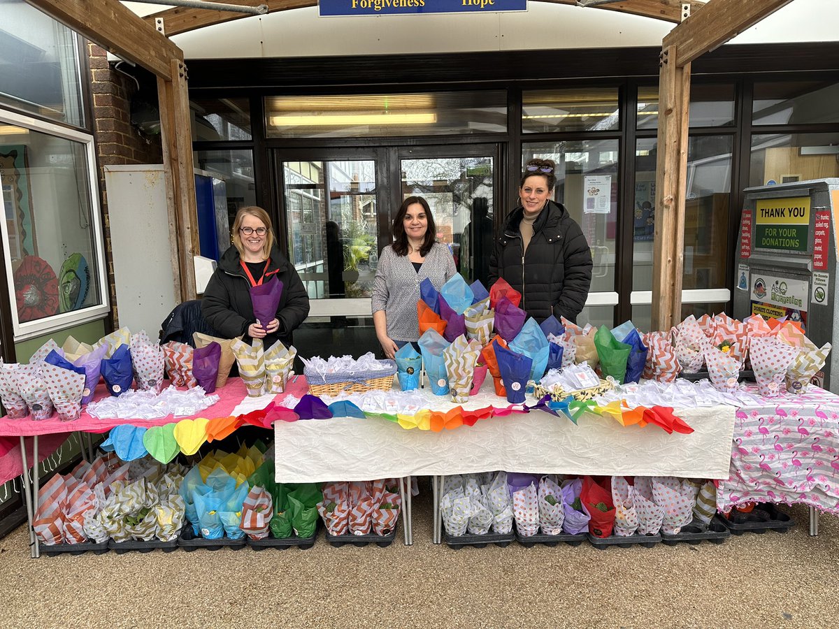 Kljhearn's tweet photo. @SJPS_Portsmouth PTA’s Wonder Woman sale is ready for the children https://t.co/RCnjScBYLf