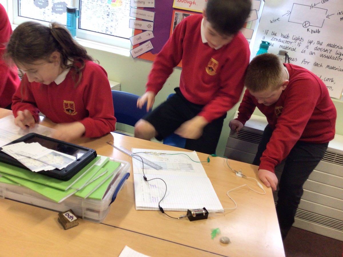 TigerClass1's tweet photo. Testing different materials to identify conductors and insulators of electricity⚡️ #ScienceWJS https://t.co/zERvnd2bHf