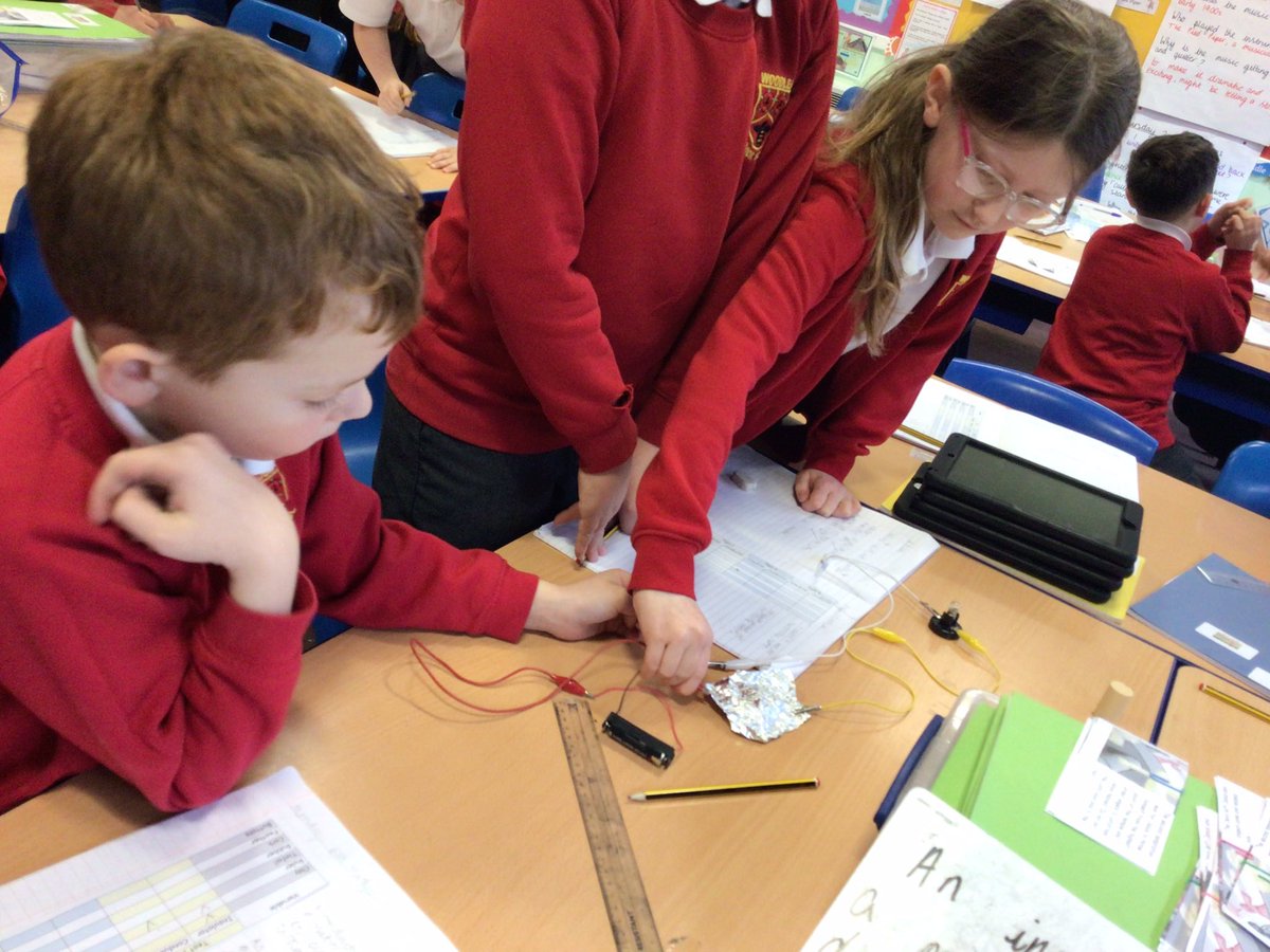 TigerClass1's tweet photo. Testing different materials to identify conductors and insulators of electricity⚡️ #ScienceWJS https://t.co/zERvnd2bHf