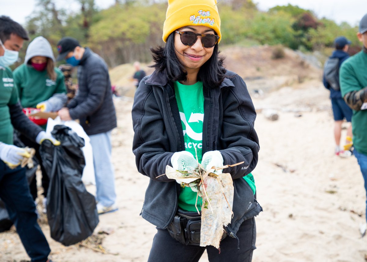 vsrajadnya's tweet photo. First to last: Our last beach cleanup, my very first headshot, my last headshot, and #TheFutureofPackaging (@BKpub). https://t.co/zhN8RFLLft