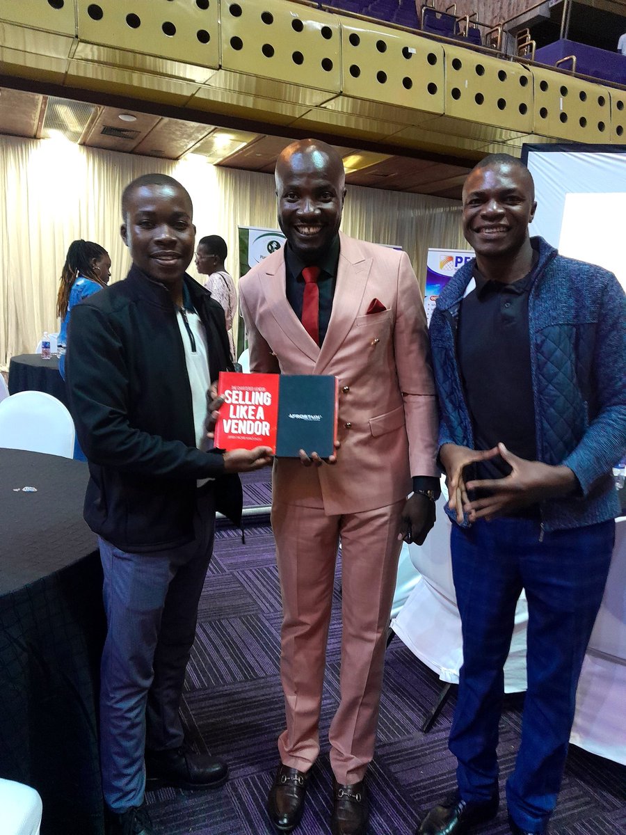 Proud to have been part of the revolutionary movement witnessing #TheCharteredVendor  @jerrynyazungu launch his sophomore writing, #SellingLikeAVendor at Rainbow Towers. A must-read for anyone with ambitions! 👑

The ability to sell is a superpower. Get your copy! 💯🇿🇼