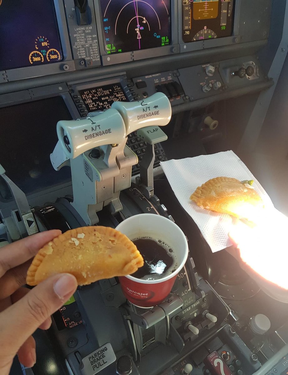 aviationbrk's tweet photo. Two SpiceJet pilots grounded for keeping beverage on a 737 centre console. https://t.co/iib1P66eOw https://t.co/YIYbfxQffk