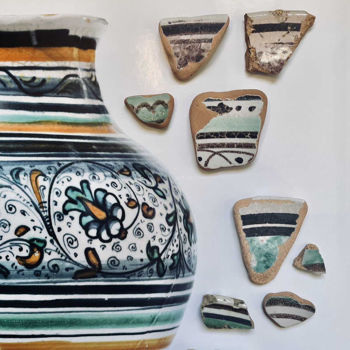 _straci's tweet image. ﹏ ⊱⊰ ﹏
Il mare e i suoi miti, le sue risorse misteriose, le sue potenti realtà fanno parte dell'avventura dell'uomo sulla terra. 
#beachcombing #beachcomber #seapottery #seapotterylove #seapotteryfinds #beachtreasures #potteryfinds #tirreniansea #pattern #ornament