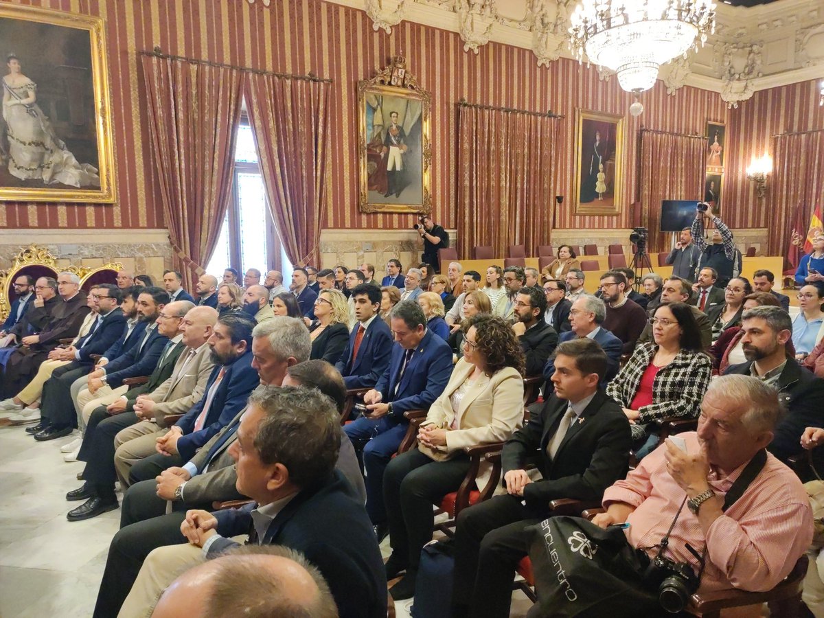 GremioArteSacro's tweet photo. 🔴Comienza la presentación de la mayor exposición del Arte Sacro del mundo, #SevillaFecit23. Gracias al Alcalde de Sevilla @antoniomunozsev , al ministro de Cultura del Gobierno de España, @miqueliceta por su presencia y todos los grupos municipales por su apoyo. https://t.co/5mhs2aPgE7