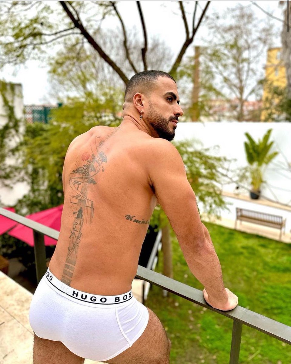 Friday vibes striking a pose at our Terrace Garden room 🫶🏽. Book now your stay to strike a pose too🤪! #gayhotel #gaylisboa #gayurbanresort
👉🏼thelatebirdslisbon.com