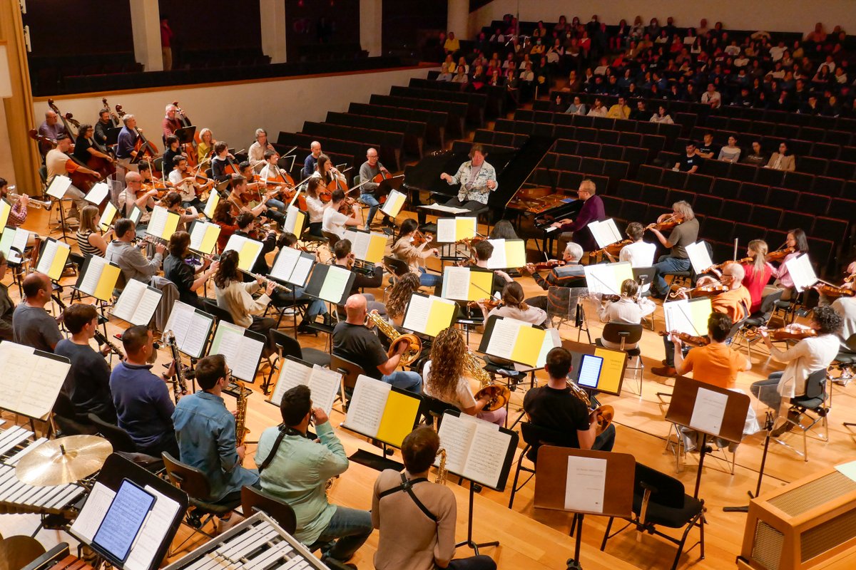 orquestagranada's tweet photo. Esta mañana hemos celebrado el quinto ensayo abierto de la temporada con la presencia de más de 300 alumnos de numerosos centros educativos de Granada capital y provincia. Todo preparado para los conciertos de hoy viernes 17 y mañana sábado 18 (Auditorio Manuel de Falla, 19:30 h) https://t.co/PzGjKQhska