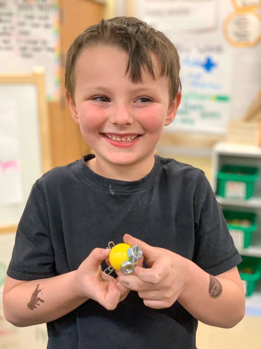 StromeRachel's tweet image. Experimenting with various objects to see how our magnet wands can push and pull! #ForcesofMotion #VikingDiff