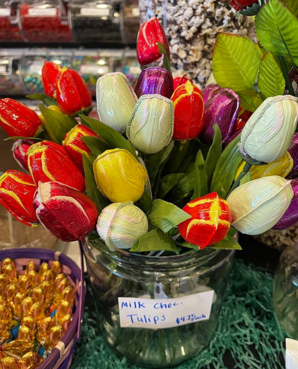Spring has sprung in the store!!! #sweetstuffinc

#hungryfordays #nomcity #eastcoastfoodies #eastcoastfeastcoast #phillypulse #phldatenight #phillyfoodies #tulips #chocolate #flowers