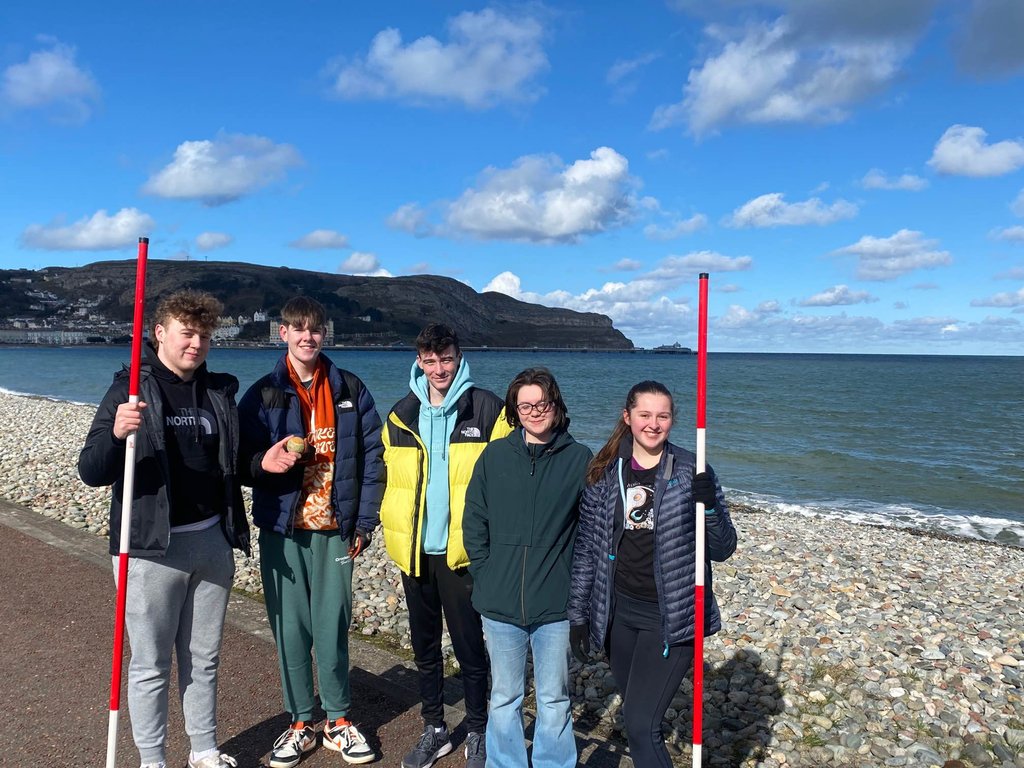 MyddeltonColl's tweet photo. Year 12 Geographers spent a lovely day at Llandudno Beach completing beach profiles and surveys.
#MyddeltonCollege #Education #21CenturyLearning #Denbigh #IndependentSchool https://t.co/YRfMmSXt2U