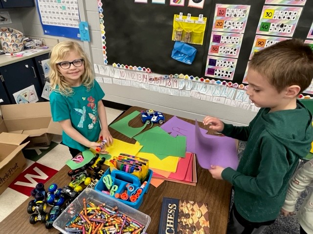 EHRoyals1's tweet photo. I think it is safe to say that our students didn't waste anytime getting started with the Global Day of Play! @gphilhower #EHRoyalPride #noelectronics #creativeplay https://t.co/NIwcSMwTvE