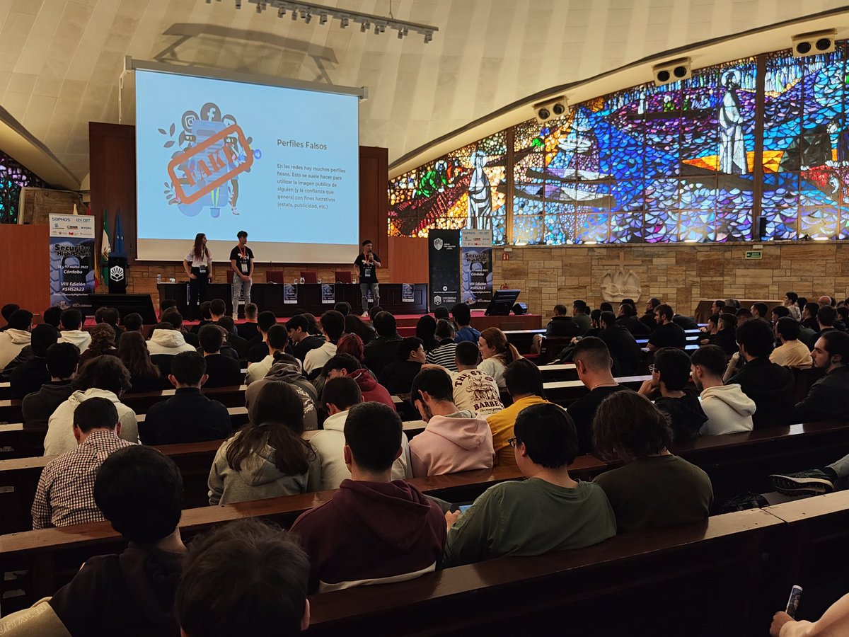eduSatoe's tweet image. Última ponencia sobre Identificación de #PerfilesFalsos y #FakeNews a cargo de mis cracks !! @NuriaDoriga @abrahan_ip @slowtriplet #SHS2k23 #CórdobaPower #OrgulloDeProfe 💪❤️