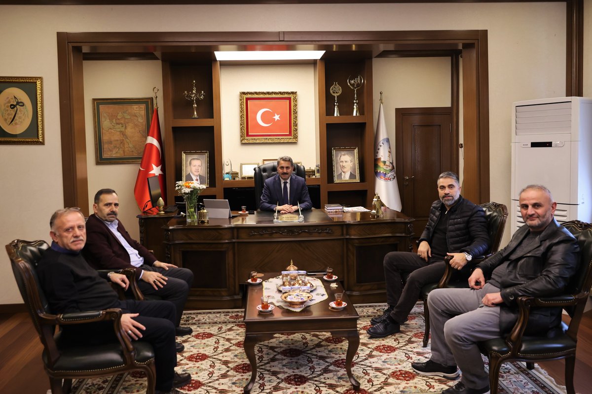 🔸AK Parti Milletvekili Aday Adayı Fatih Yılmaz ve beraberindekilere;

🔸Hürsöz Gazetesi'nden kıymetli basın mensuplarına,

🔸Organize Sanayi Bölgesi'nde yeni açılan Lobena ayakkabı firması sahibi Ali Özer'e nazik ziyaretlerinden dolayı teşekkür ederim.