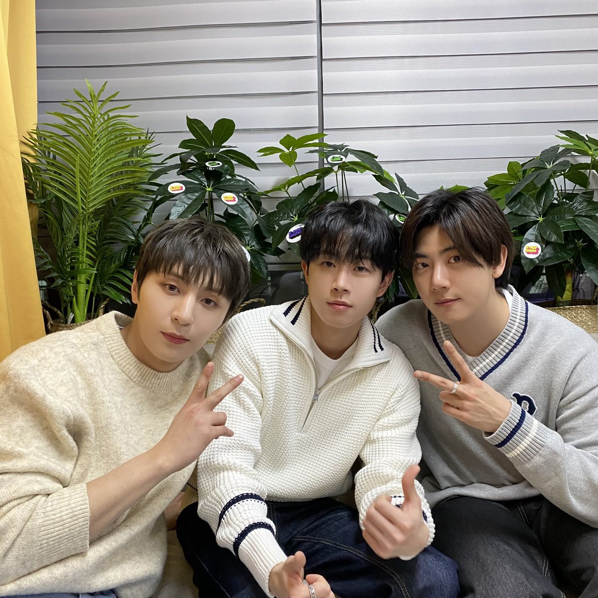 GoldenChild's tweet photo. [💡] #골드니스 여러분!
잠시 후 10:00 PM #ifland #KPOPSHOW
#Y #김지범 #김동현 이 출연합니다.
이프랜드에서 만날 니스🎳들 모여라❣️

▶ https://t.co/cCGErdhPry

#GoldenChild #골든차일드 #GNCD
#최성윤 #ChoiSungYun #KimJiBeom #KimDongHyun
#바람이라면 #내가_바람이라면_Y곁에_머물게 https://t.co/D74Gz2ffLR
