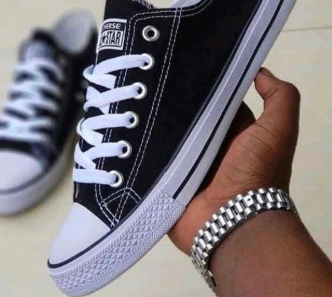 Ollyz_Stores's tweet photo. All Stars Converse
Size 40 -45
50,000.shs
Colours: Red,White, Plain Black, Black &amp; White.
🛒 Delivery To Your Doorstep at a fee. https://t.co/p74RFZEWu0