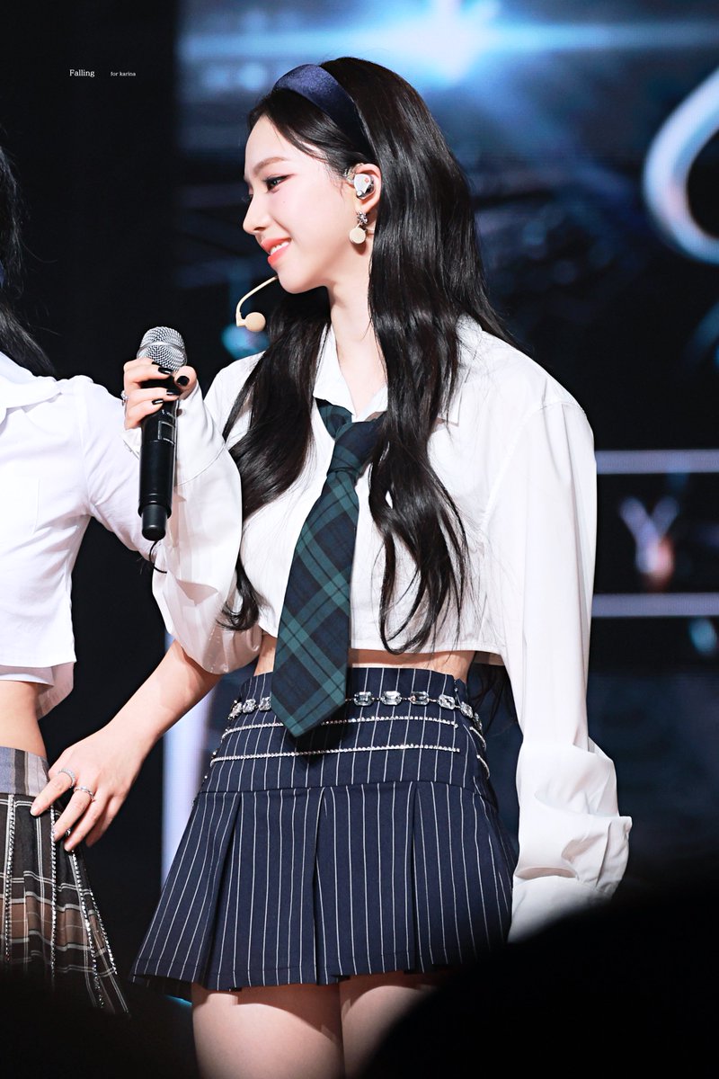 Falling_411's tweet photo. 230225 SYNK : HYPER LINE

#aespa #에스파 #KARINA #카리나 https://t.co/MpeDllI81m