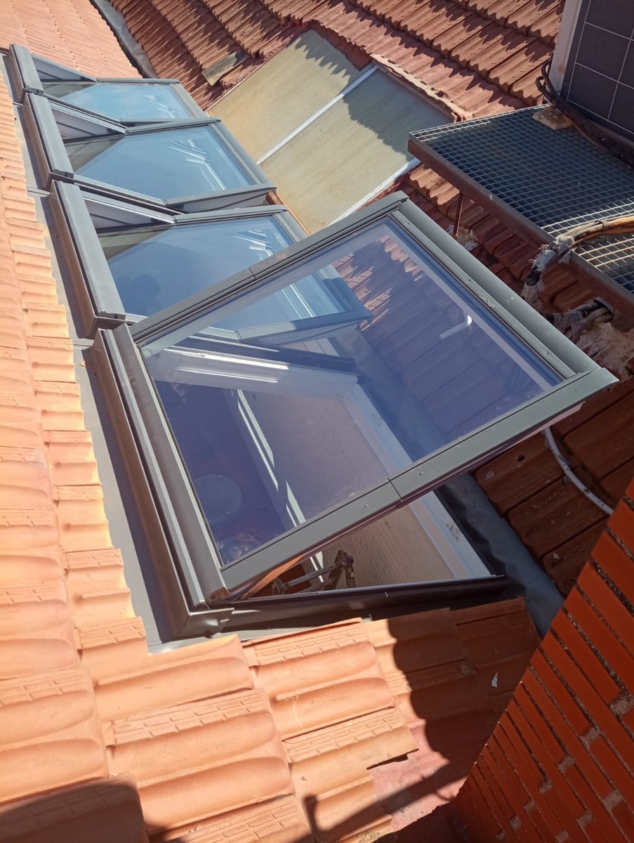 VELUXMadrid's tweet photo. ¿Sabes que es #VELUX? son grandes vistas al cielo y cantidad de #Luznatural y aire fresco. 
No te lo puedes perder 💛 pide presupuesto:
                                           👇👇👇
https://t.co/FbM3OAn3yT

#VeluxMadrid #ViveLaLuz #ventilacion #decoracion  #CalidadDelAire https://t.co/WIDFq9re3K