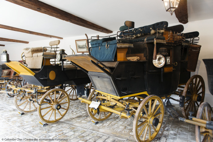 leCMN's tweet photo. Le cheval, c'est génial ! 🐎 
Henry Viguier, propriétaire du château de #Bouges au début du XXe siècle, était passionné d'équitation. Il collectionnait aussi les véhicules hippomobiles de luxe, produits par les meilleurs carrossiers de @Paris !
https://t.co/cUCAT48Yv7 https://t.co/ZkYeiVlEwd