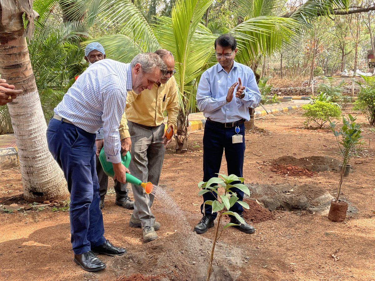 UKinHyderabad's tweet photo. Visited UK 🇬🇧 Diageo
manufacturing unit in Malkajgiri today. 

Impressed by their alignment to UN SDGs and their green facility that ensures 100% water replenishment and 
efforts to achieve carbon neutrality and sustainability. https://t.co/b5ecAYCXsG