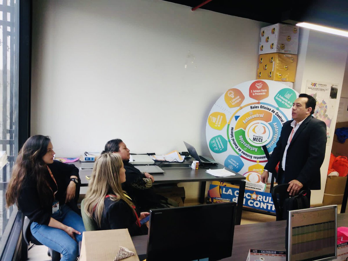 ControlIntCund's tweet photo. #CulturaDelControl 🎡🤓|| Las Entidades de @SecAsuntosCund, @ApeCundinamarca, @AltaConsejeriaC,  OCI Disciplinario, se activaron con nuestra Coco-ruleta del Control en la campaña de sensibilización sobre ☑️ Auditoría Interna basada en Riesgos - Enfoque Empalme 2023. #Cundinamarca https://t.co/ax9gzT8CgP