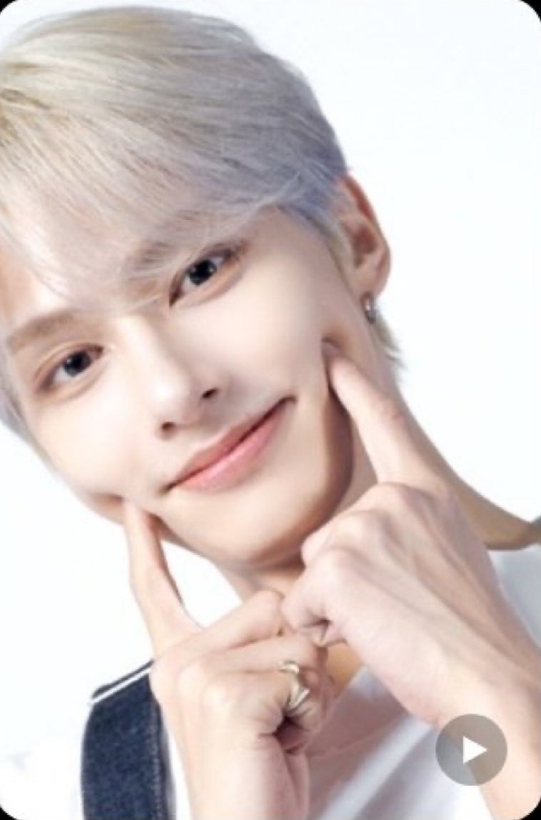 Ready_to_jun's tweet photo. 뭔... 인스타에 돌아다니는 우유찹쌀떡 이런 거 같이 생김 https://t.co/jwxg4hMJIF