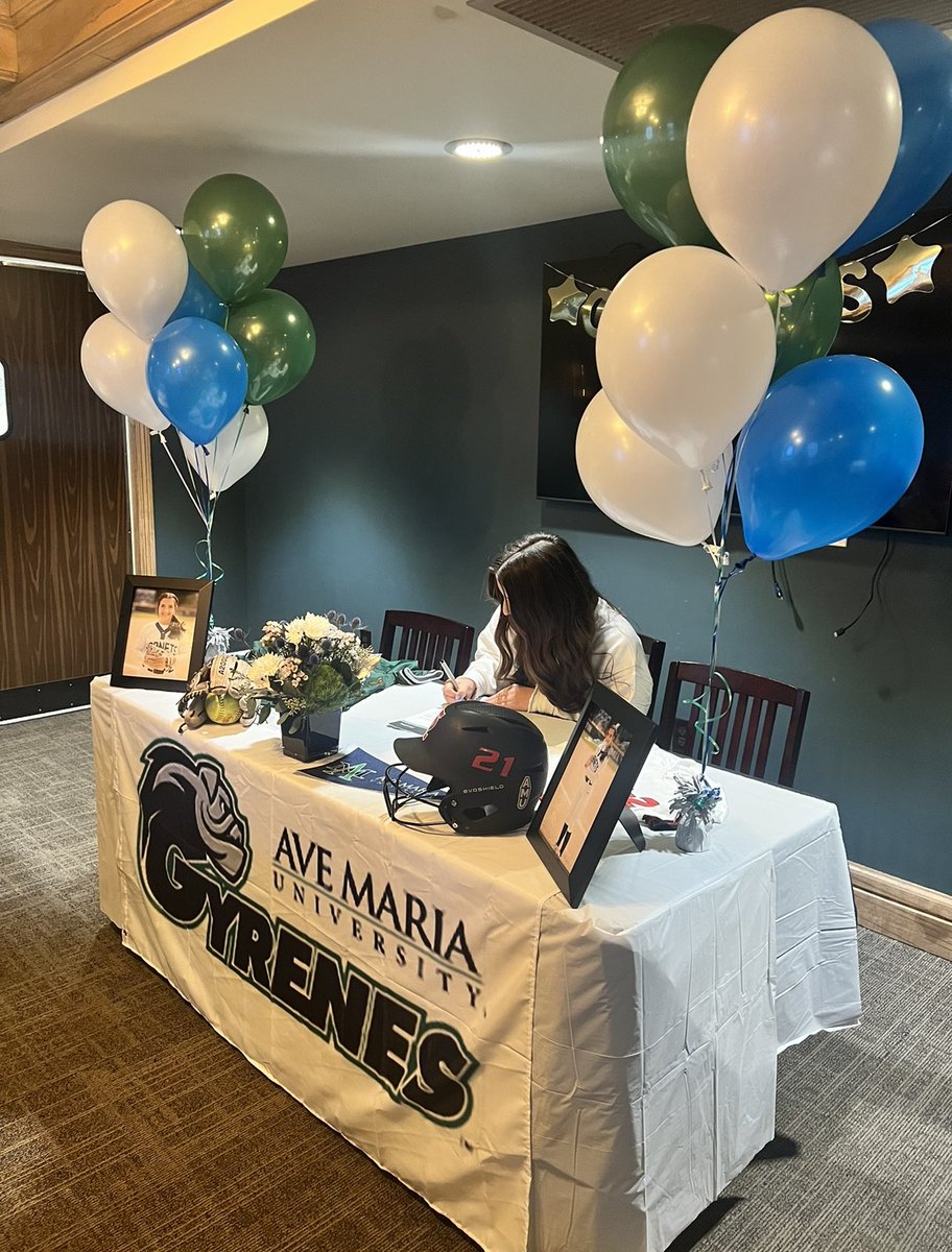 LindeeRosekrans's tweet photo. Officially a Gyrene💚💚 
@T2Smigiel @WillyAthletics @GyreneSoftball @CoachYocom https://t.co/8A1jiVbOWl