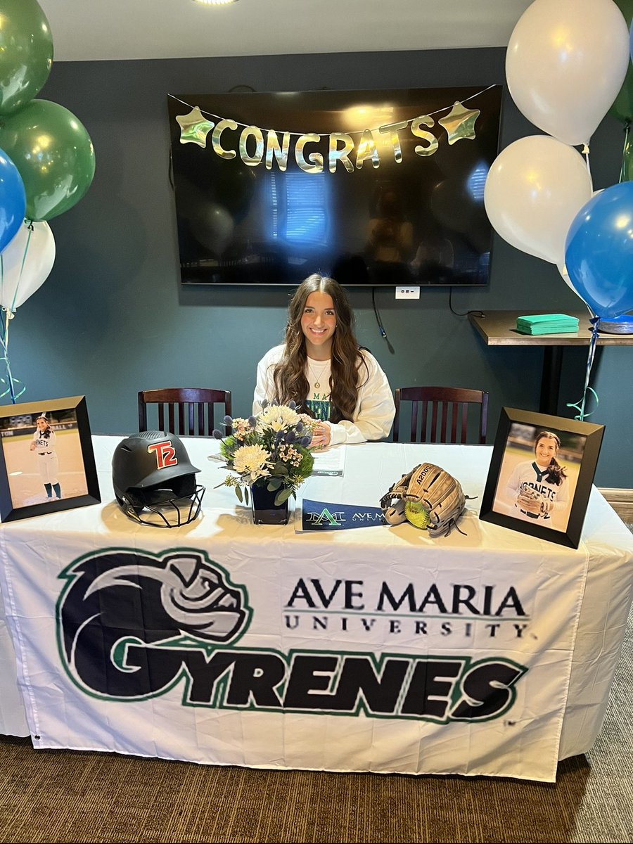 LindeeRosekrans's tweet photo. Officially a Gyrene💚💚 
@T2Smigiel @WillyAthletics @GyreneSoftball @CoachYocom https://t.co/8A1jiVbOWl