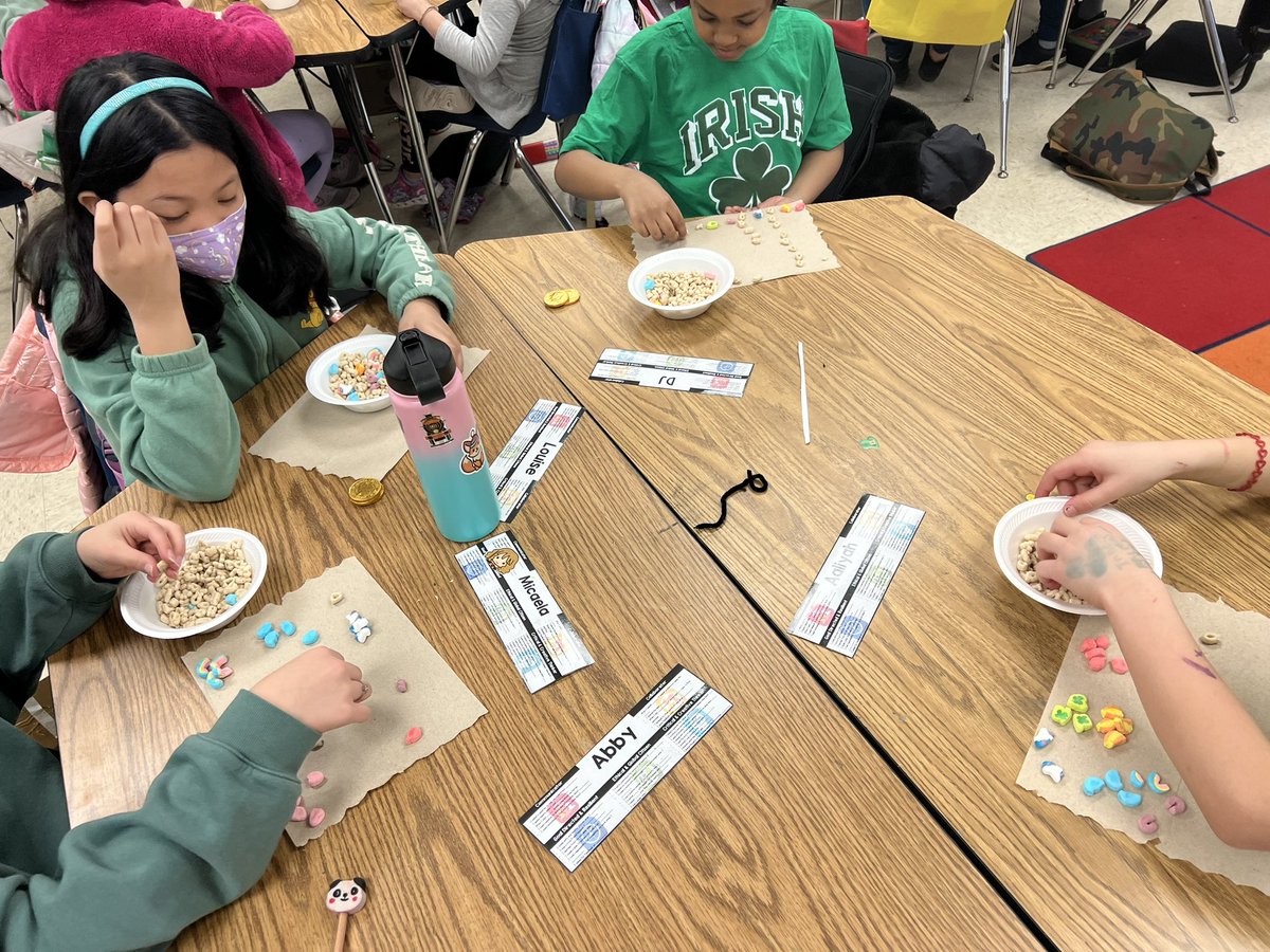 11MrsHoward11's tweet photo. #EatYourMath Graphing Lucky Charms #MathisFun https://t.co/qYujjYyrtj
