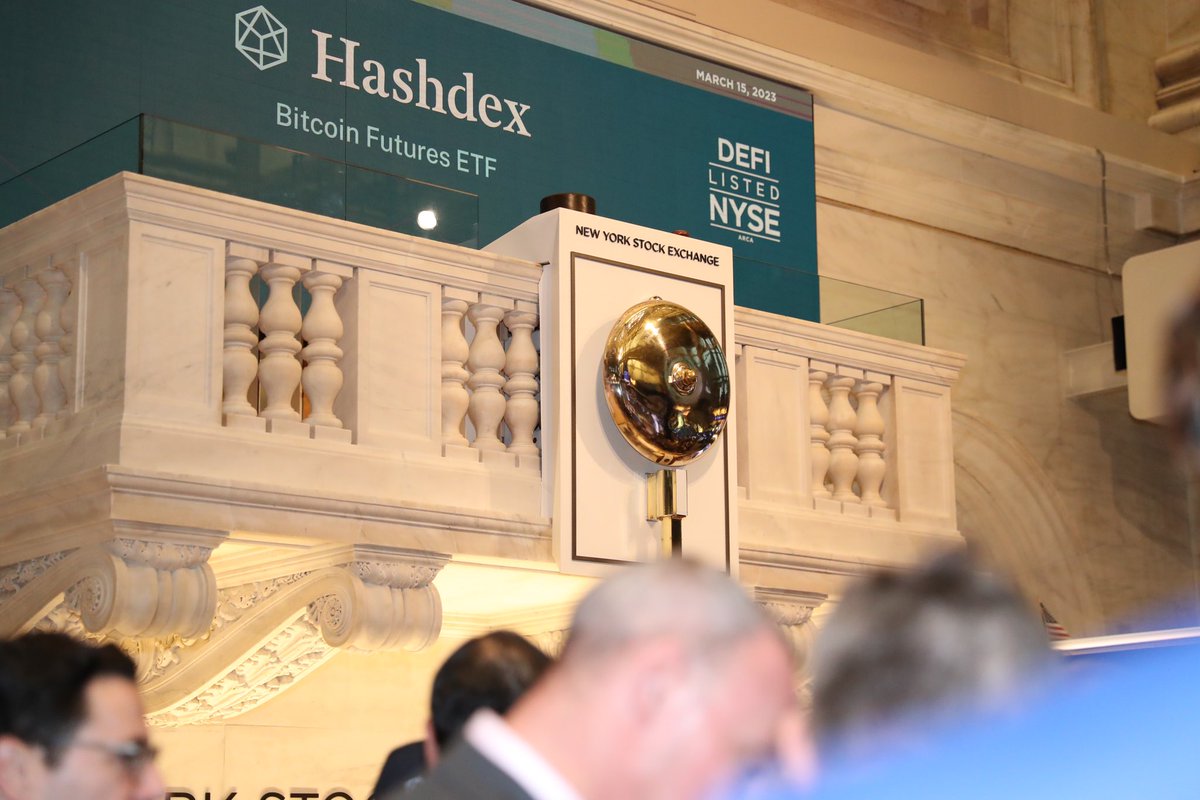 GatorsFB's tweet photo. On the trading room floor @NYSE 🏛️
We learned about the stock market and the career opportunities within finance, both in and beyond Wall Street.
#GatorMade | #GatorsInGotham https://t.co/DvBumFyvd7