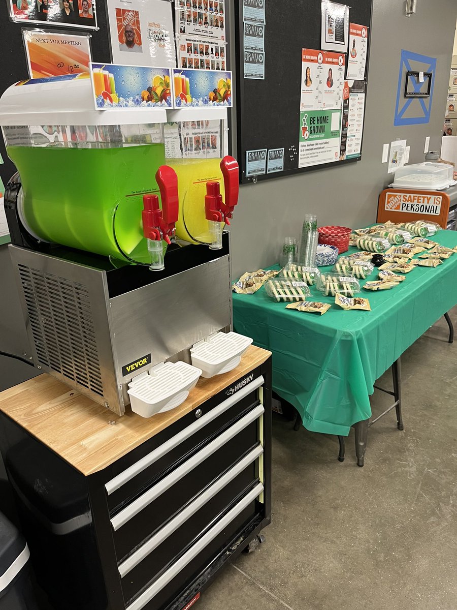 Success Sharing day 2! City BBQ, green punch, green cookies &amp; Photo Booth! Thanks to all our associates for a great year! @Sean_Monty_ <a href="/Seana_THD/">Seana Caruso</a> @GroveMighty <a href="/shellishel20/">Michelle schoneboom</a> <a href="/defranco1586/">josh defranco</a>