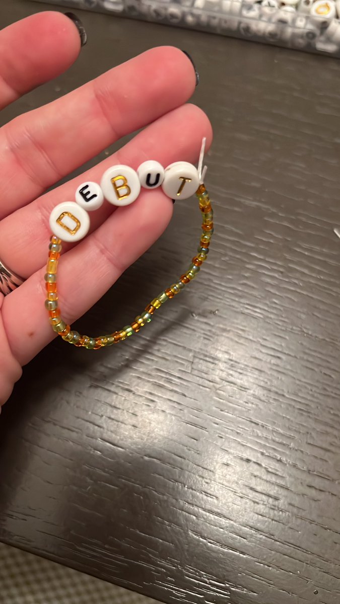 bginskyy32's tweet photo. 🎶 so trade the friendship bracelets…🎶 I’m ready for you!! @taylorswift13 @taylornation13 #GlendaleTSTheErasTour #SwiftCity #Swifties https://t.co/uDuTxjYGqr