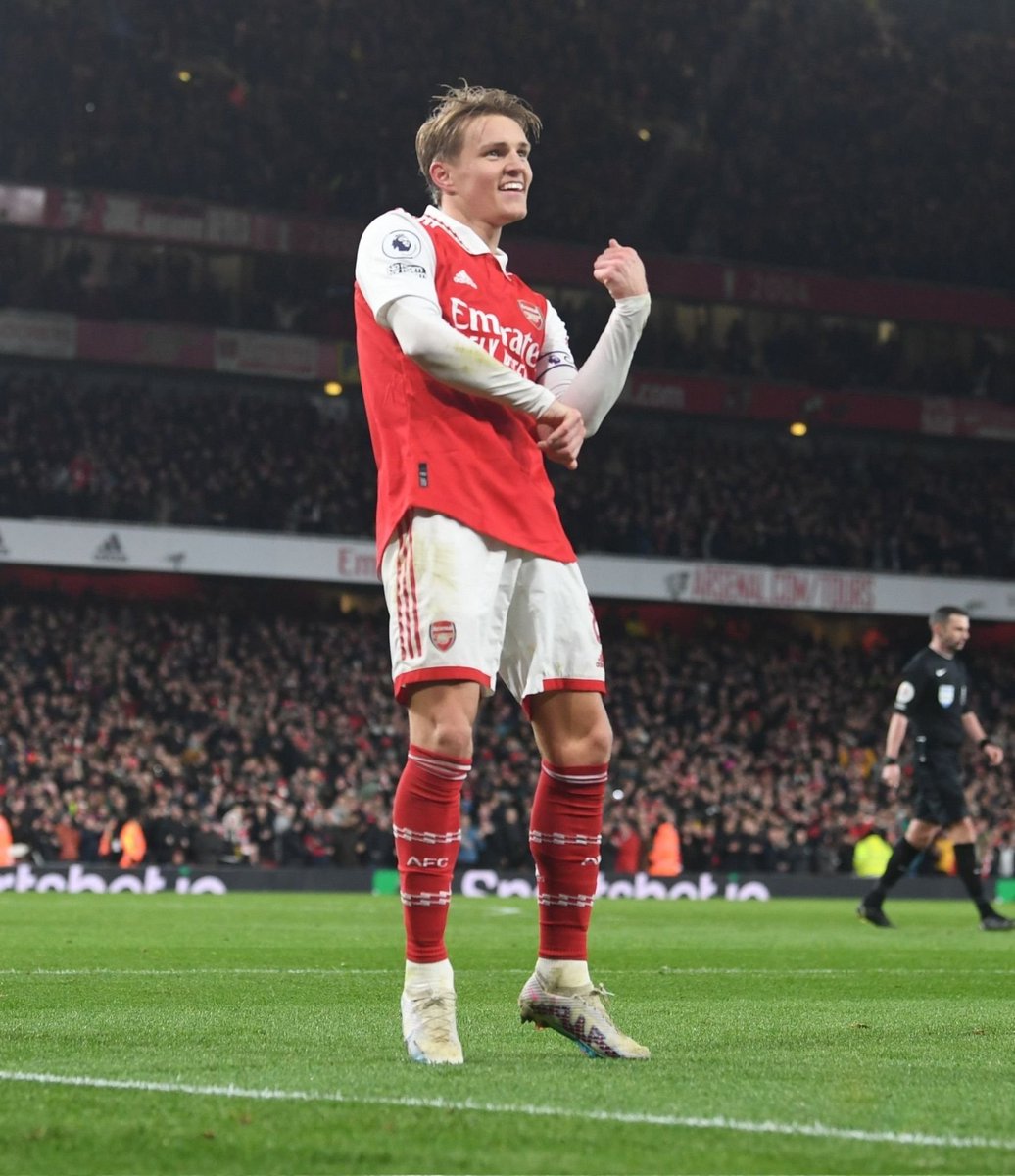 AFC_Lewa's tweet photo. @premierleague Captain ø ❤️ https://t.co/KgqWrNo5MG