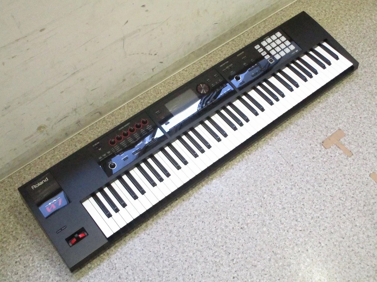ishibashi_yoko's tweet photo. 横浜店 #キーボード です。
【中古】Roland / #FA07 の商品ページが出来ました。
その後入荷した、#FA08 も販売中です。
商品ページはコチラから⬇️
https://t.co/KGCYW6m8TO
#シンセ
#中古シンセ
#イシバシ楽器横浜店 https://t.co/EzOWguWJ6M