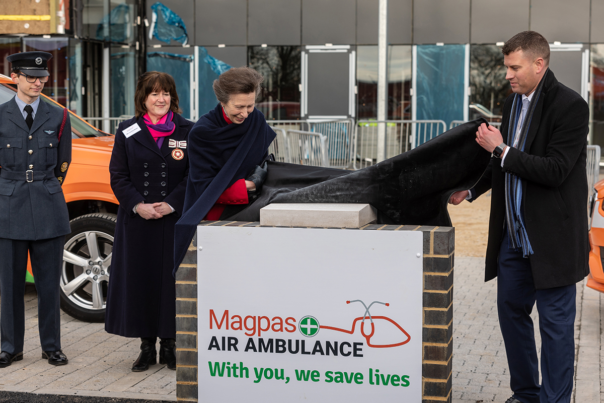 AlconburyCampus's tweet photo. Last month, @Magpas_Charity staff, clinicians and former patients welcomed HRH The Princess Royal to the site of the charity’s new base, to unveil a cornerstone for the new building which is mid-way through construction. 🚁 
https://t.co/pWA8OIsUtt #Magpas #ThePrincessRoyal https://t.co/jqgu6FiaKN