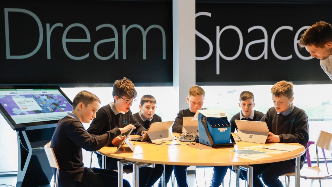 📣 Book a FREE Dream Space workshop at W5 LIFE.

Bookings for the final term of the academic year are now open for Dream Space at W5 LIFE. From programming robots to Minecraft Education, there is something for every class.

🔗 More info: bit.ly/W5LIFE-Dreamsp…