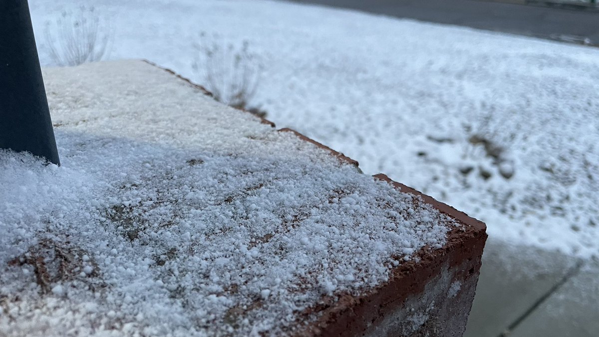 AnnPierret's tweet photo. Graupel last night. Sn❄️w this morning.
What beautiful weather on this March Friday in ALBUQUERQUE 🙄
Happy St. Patrick’s Day ☘️ 🍻
#NMWX #SnowInMarch https://t.co/r26G4x7lYa