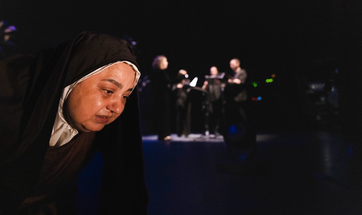 ✨¿Por qué de mí a mí me arrancas?✨

Esta noche llega a nuestro escenario una obra de <a href="/metatarsoteatro/">METATARSO</a> que que "no es teatro sino un Auto de fe, un acto de fe".

📅20.30h
🎟Entradas: teatrozorrilla.es/obras/17-de-ma… 

#Porquédemíamímearrancas #MetatarsoTeatro