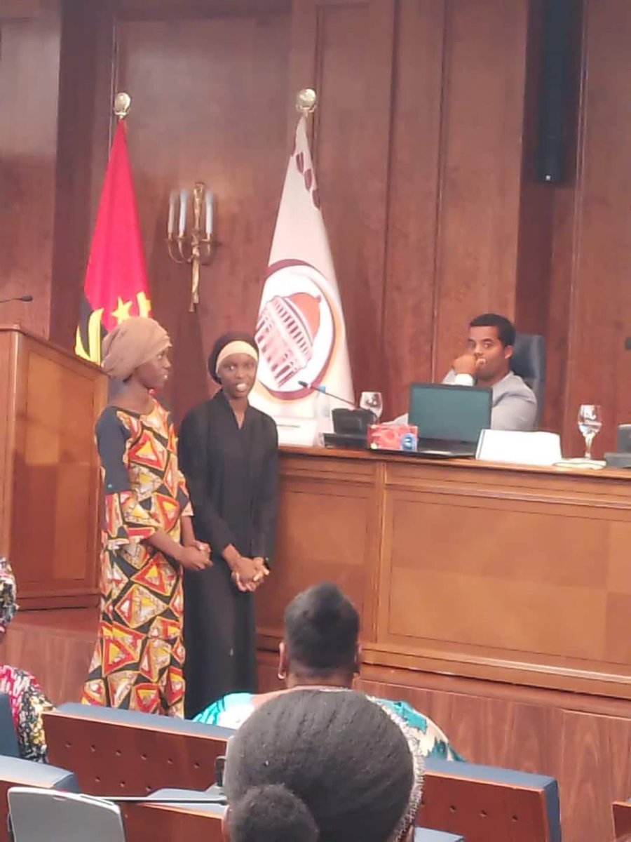 Isso os portais não publicam, mas se for as Bibas as Florindas e as Flores de raízes que nada acrescentam a sociedade é rápido.😪
São adolescentes, angolanas, estudantes do ITEL. Elas inventaram o aparelho pequeno (na imagem), que com ajuda do computador, ajuda a detectar »»