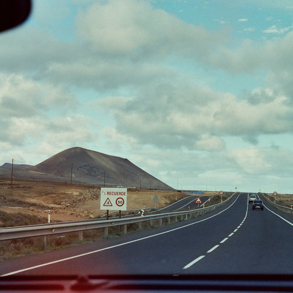 gian_gonella's tweet photo. Foto dai finestrini 3, Recuerde⁠
⁠
🎞️ Cinestill 800T
⁠
#cinestill #cinestill800 #800t #lanzarote #filmphotomag #analogic #cinestill800t #negativemag #thefilmrenaissance #landscapephotography #filmlifemagazine #naturefilmed #35mm #canaryislands #analo… https://t.co/b55VOSPlia https://t.co/qpIay8CegD