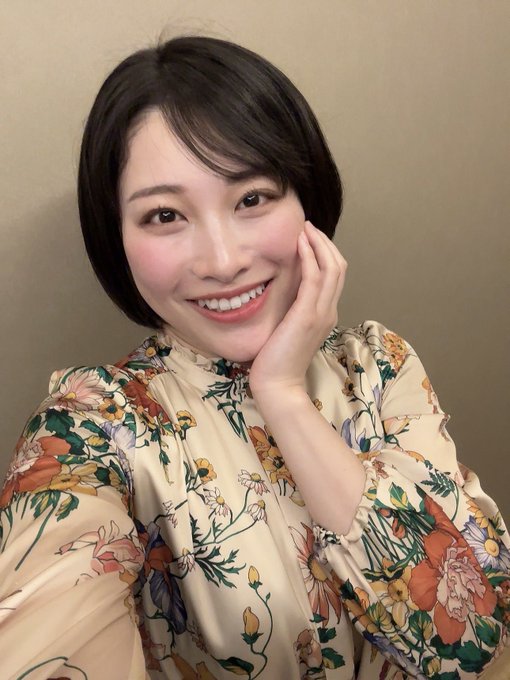 御徒町まで整体受けに行ってきた！60分身体の話ししながら施術してもらって学ぶことが多かった🙆🏻&zwj;♀️肩甲挙筋と腸腰筋がめちゃくちゃ硬いことが判明。写真のポーズ取ると骨盤ズレてるかわかるらしいんだけど,股関節とベッドの間にすんなり拳入るくらいズレてた😫💔職業病の反り腰治したい&hellip;(続く)<a href="/tag/%E6%A5%BD%E3%81%97%E3%81%8B%E3%81%A3%E3%81%9F"class="tags"><span>#楽しかった</span></a><a href="/tag/%E6%89%8B%E4%BD%9C%E3%82%8A"class="tags"><span>#手作り</span></a><a href="/tag/%E3%83%AC%E3%83%A2%E3%83%B3%E3%82%B5%E3%83%AF%E3%83%BC"class="tags"><span>#レモンサワー</span></a><a href="/tag/%E5%BF%98%E5%B9%B4%E4%BC%9A"class="tags"><span>#忘年会</span></a><a href="/tag/%E3%82%AA%E3%83%95%E4%BC%9A"class="tags"><span>#オフ会</span></a><a href="/tag/%E6%98%A5%E5%8E%9F%E6%9C%AA%E6%9D%A5"class="tags"><span>#春原未来</span></a><a href="/tag/%E3%82%B7%E3%83%BC%E3%82%BA%E3%83%B3"class="tags"><span>#シーズン</span></a><a href="/tag/%E9%A3%B2%E9%85%92"class="tags"><span>#飲酒</span></a>