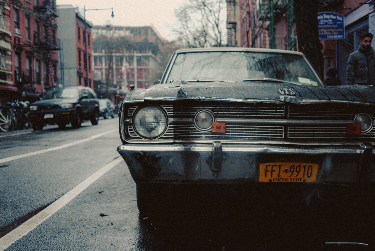 imPatrickT's tweet photo. parked in front of the print shop 

#leicaX1 https://t.co/dOY5rfBqqZ