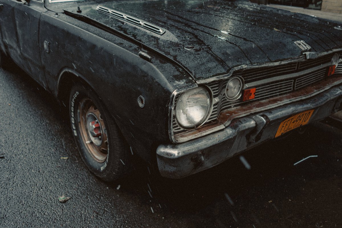 imPatrickT's tweet photo. parked in front of the print shop 

#leicaX1 https://t.co/dOY5rfBqqZ