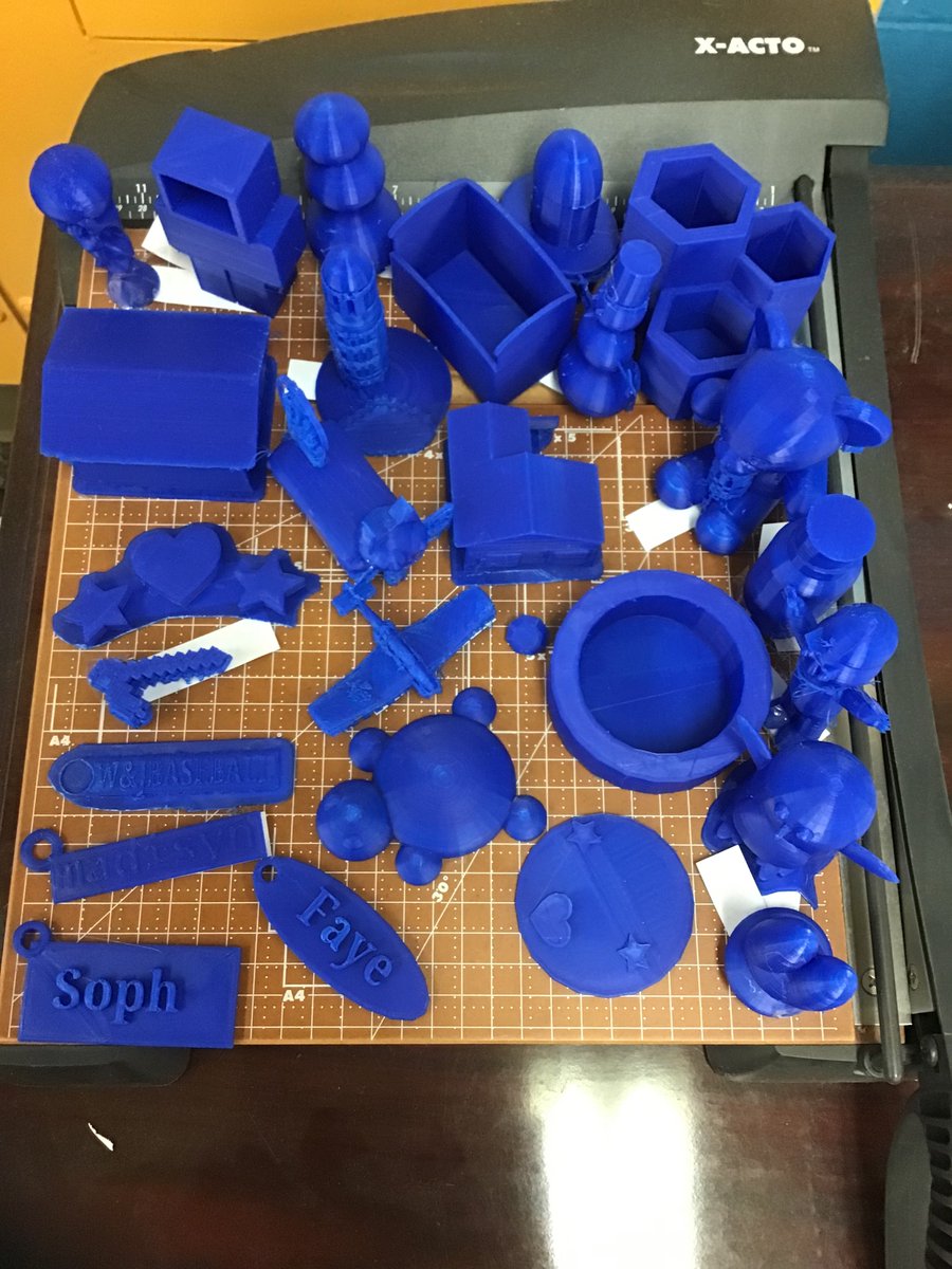 MrChrisFoster's tweet image. 8th Grade Dream Factory Computer Science classes 3D designs using TinkerCAD.  #3DDesign #3DModeling #studentDesign #manufacturingProcess #studentMakers #creativeCoding