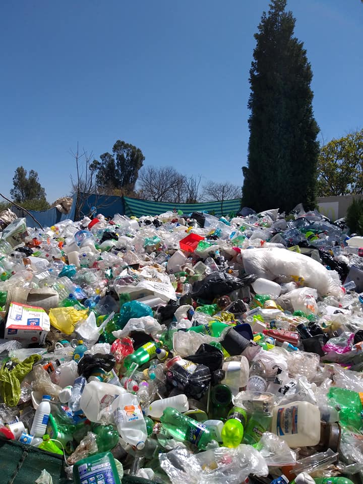 Today is #Global Recycling Day and the theme for this year is #CreativeInnovation.

We've been collecting plastic waste around the office for years to help build recycled plastic owl houses at the Owl Rescue Centre. 

#Recycle #TDMGreenTeam #GlobalRecyclingDay #Recycle #Owls