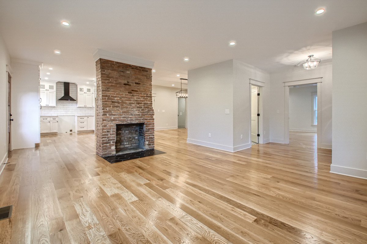 Tenn_Homes's tweet photo. This fireplace.... 🔥😍🔥😍🔥

📍 5250 Brick Church Pike, Goodlettsville, TN
🛏️ 4
🛁 3.5
📏 2,615
$749,000
MLS: 2494133
Listing courtesy of: Liberty House Realty, LLC
#homeforsale #nashvillerealestate #tnhomes #homesearch #historic #oldhomes #goodlettesville #davidsoncounty https://t.co/lro91ZxVQ5