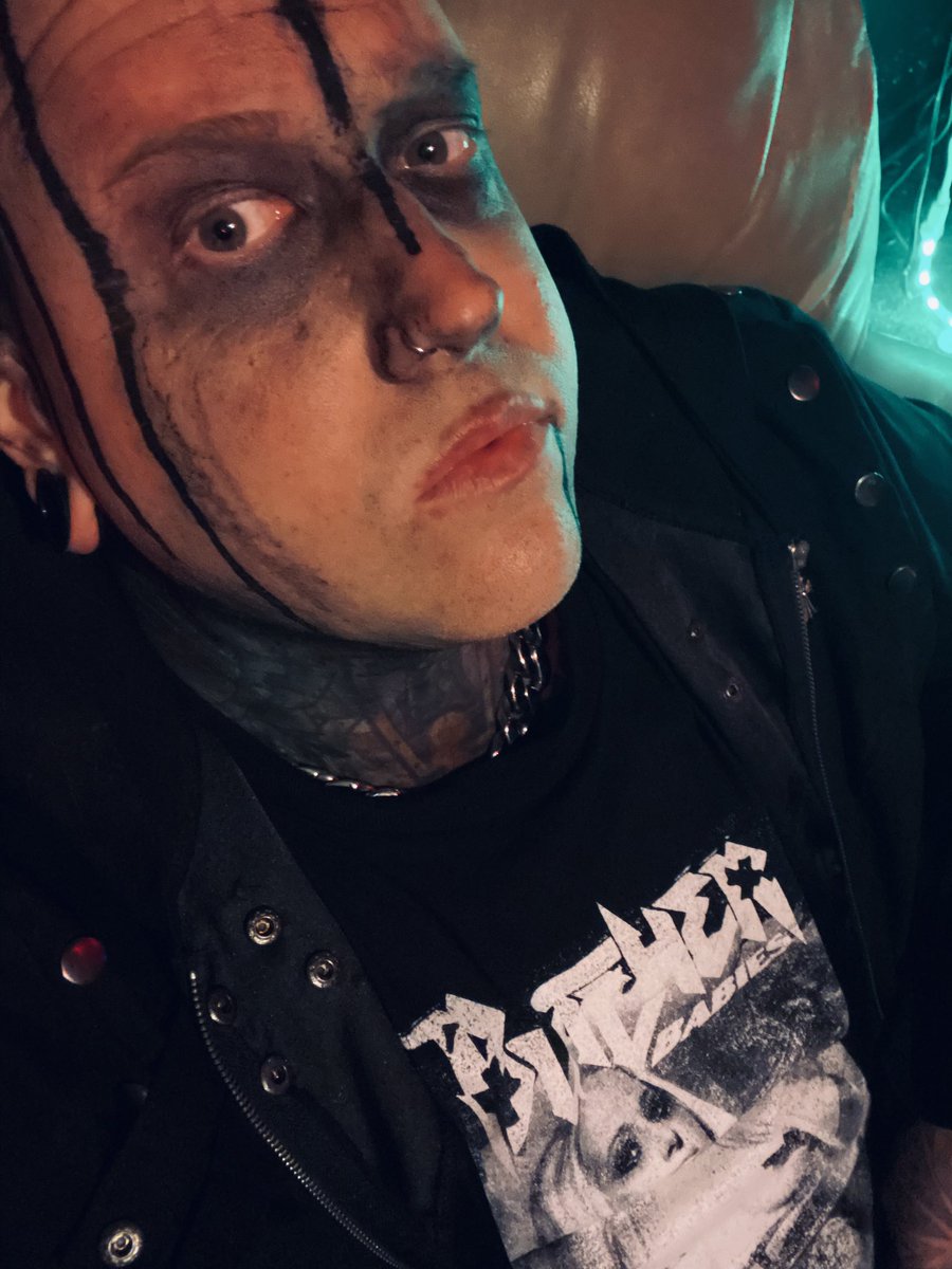 JimmyHa76178584's tweet photo. After show hangs. Goddamn i love my band @blackriverrebels the energy was through the roof last night at the @RadioRoomGVL  with @texashippiecoaliton and @Gravel    #bassplayer #musician #music @mehronmakeup shirt from @HeidiTheButcher https://t.co/14J3lHMDpx