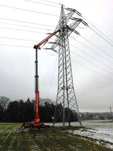 arblift's tweet photo. Geek alert! Have you seen the Platform Basket 33.15 Spider MEWP in action? 😍 We're blown away by its incredible working envelope, stability, and versatility. #TreeSurgery #Arboriculture #SpiderMEWP 💪🌳🚀 https://t.co/vjXInc2Okq