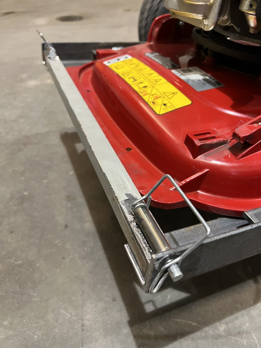 AdamV_801's tweet photo. After multiple broken fly mowers last season I made this custom Hoverpro 450 trailer out of a old trans pro 80. The only bungees required are to hold the handles. Thanks to @reelturftechs  for the support. Just needs some paint now! https://t.co/zKzCInEOCF