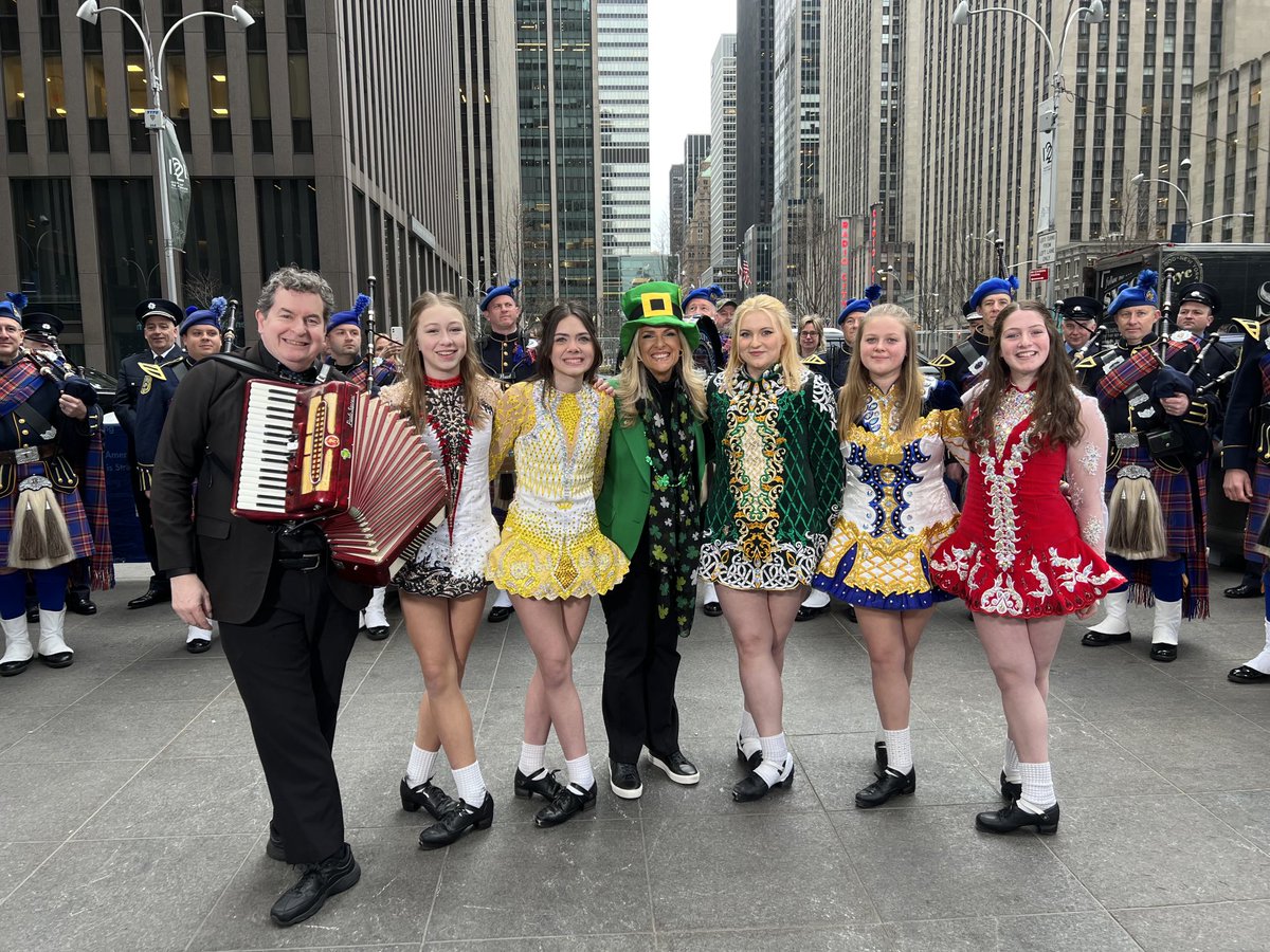 JaniceDean's tweet photo. Thanks to everyone who took part in our #StPatricksDay celebration on #FoxSquare! ☘️ it made me so happy today. https://t.co/xYIPtLUl7a